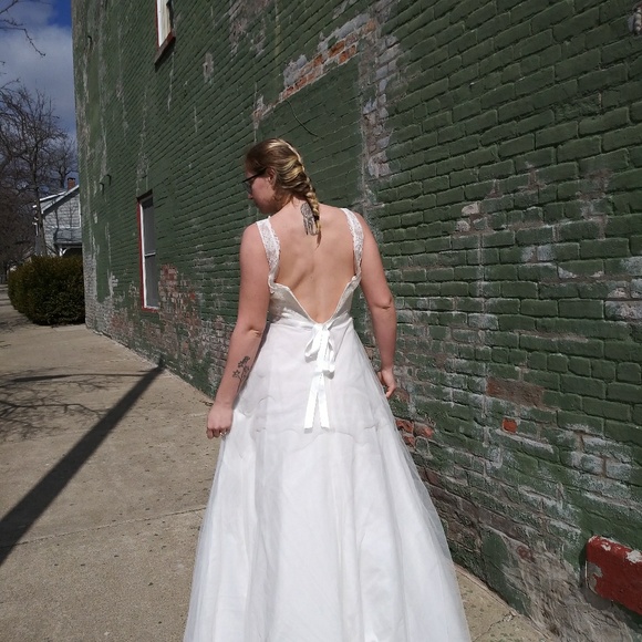 Wedding gown - Picture 4 of 4